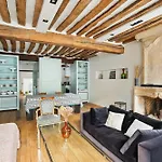 Saint-Germain-Des-Pres Atypique Appartement Pour 4 By Weekome